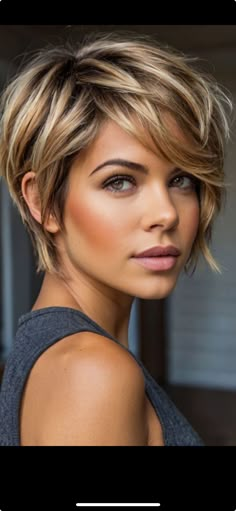 Thick Hair Pixie Cut, Short Layered Haircuts For Women, Bob With Layers, Messy Pixie Haircut, Framing Highlights, Layered Haircuts For Women