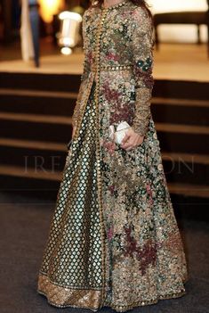 Shadi Dresses, Velvet Dress Designs, Latest Bridal Dresses, Pakistani Fancy Dresses, Pakistani Fashion Party Wear, Bridal Dress Fashion, Indian Gowns Dresses, Pakistani Bridal Dresses