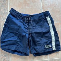 *Pre-Owned* Gently Used* Measurements: (Flat Across Unstretched) Maybe Different 1/2" Or 1/4 " Depend On The Fabric Of This. Size: 7 .Waist: 15" .In Seam: 5.5" .Front Rise:9" .Open Leg: 13 Patagonia Board Shorts Women’s Vintage Navy Blue With White Stripes Downsides 100% Nylon Back Snap Back Pocket Hook & Loop With Lace Front Closure. (Store Sku:L1043-8) Billabong Vintage, Patagonia Long Sleeve, Board Shorts Women, Swim Shorts Women, Spring Suit, Surf Outfit, Shorts Women, Swaggy Outfits, Swimmers