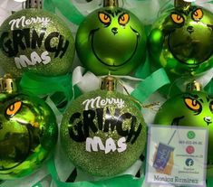 Grinch Balls, Easy Outdoor Christmas Decorations, Grinch Diy, Grinch Images, Grinch Crafts, Whoville Christmas, Grinch Party