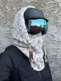 Animal Helmet, Cute Snowboarding Outfits, Snowboarding Helmet, Bonfire Outfit, Womens Ski Outfits, Ski Fits, Helmet Hood, Beanie Fits, Snowboard Girl