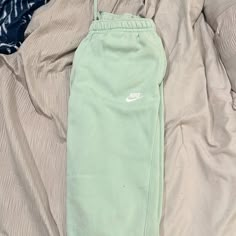 Never Worn Nike Mint Green Joggers. Super Comfy. I Do Believe They Are Men’s But I Bought Them For Myself Mint Green Outfits, Nike Joggers, Cute Sweatpants, Cute Nike Outfits, Summer Shorts Outfits, Trendy Dress Outfits, Outfit Inspo Casual, Easy Trendy Outfits, Cute Preppy Outfits