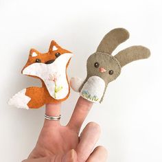 two finger puppets made to look like foxes and a fox are on top of each other