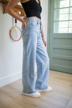 Details Light wash wide leg jeans Fabric has some stretch Zipper closure, functional pockets, raw hem Pair these jeans with a bodysuit and boots! Unlined Size 26 Regular inseam: 29.5" (model is 5'6) Size 26 Tall inseam: 32" (model is 5'8) Material and Care 97% cotton 3% spandex Flip inside out and machine cold water Patterns may vary Materials may have natural variations Colors may vary from different viewing devices Light Wash Wide Leg Jeans, Concert Top, Night Tops, Water Patterns, Jeans Fabric, Heel Slippers, Outerwear Vest, Vest Outfits, Makeup Bags Travel