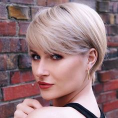 Pixie Bob Haircut, Cute Short Haircuts, Round Face Haircuts, Short Hair Styles For Round Faces, Short Pixie Haircuts, Short Pixie Cut, Round Faces, Short Hair With Bangs, Short Blonde Hair