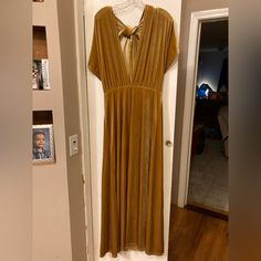 Micah Convertible Velvet Dress (Color: Mustard - 603, Size: M, Length: Petite Maxi: 41 In Waist To Hem) This Dress Was Used Once For A Wedding. The Bandeau Top Was Never Used And Still Has The Tag. Great Condition, The Only Evidence Of “Wear” Is A Tiny Pinhole From Where I Had To Insert A Safety Pin. I’ve Included Pictures For Reference. Payed $200 Asking For $100 Obo. The Micah Velvet Convertible Dress Is Versatile For Any Bridal Party Lineup. This Dress Features Plenty Of Styling Options From Yellow V-neck Maxi Dress For Formal Occasions, Yellow Floor-length Dress For Night Out, Yellow V-neck Maxi Dress For Evening, Yellow V-neck Maxi Dress For Cocktail, Chic Mustard Maxi Dress For Party, Formal Yellow Maxi Dress, Mustard Maxi-length Dress For Party, Mustard V-neck Party Dress, Mustard Maxi Length Party Dress