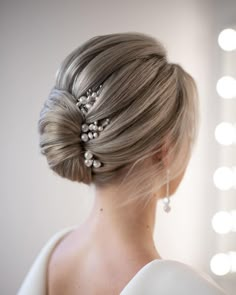 Mother Of The Bride Hairstyles: Elegant Ideas [2024 Guide] Mother Of The Bride Hairdos, Mother Of The Bride Hairstyles, Bride Updo, French Twist Hair, Bridal Hair Updo