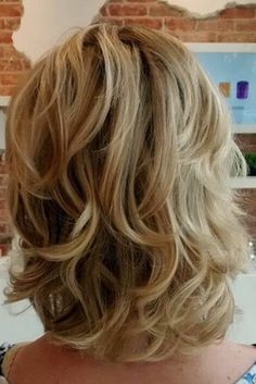 Mid Length Curly Hairstyles, Blonde Layered Hair, Blonde Layers, Layered Bob Hairstyles, Medium Blonde, Shag Haircut