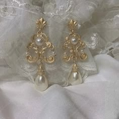 48725684715841 Femenine Fashion, خواتم خطوبة, Antique Gold Earrings, Party Ladies, Princess Core, Jewelry Lookbook, Fancy Jewelry, Antique Earrings, Dream Jewelry