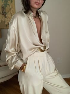 Women Blouses Fashion Classy, Silk Top Outfit, Satin Shirt Outfit, Silk Blouse Outfit, Silk Shirt Outfit, Satin Blouse Outfit, Satin Bluse, Women Blouses Fashion, Beige Outfit