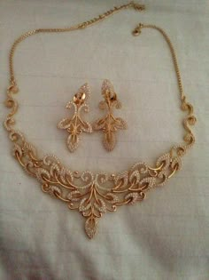 Studded necklace Jawelari Design, Indian Jewellery Design Gold Necklace Set Bridal Jewelry, Afrikaanse Mode, Gold Necklace Indian Bridal Jewelry, Wedding Jewellery Collection, Studded Necklace, Gold Jewelry Simple, Gold Fashion Necklace, Gold Bangles Design