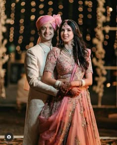 Reception Couple Photo, Reception Photo Poses, Kankupagla Couple Pose, Bengali Reception Couple Poses, Cupal Dp Pic, Wedding Reception Couple Poses, Groom Portraits Indian, Reception Couple Shoot, Indian Wedding Couple Poses