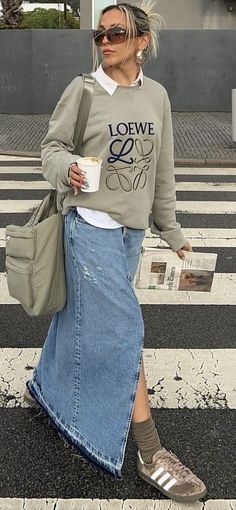 Boho Beauty: Styling a Denim Skirt for a Bohemian Look Long Jean Skirt Outfits Winter, Long Denim Skirt Outfit Street Styles, Denim Skirt Street Style, Denim Skirt Outfit Winter, Long Denim Skirt Outfits, Skirt Outfits For Women, Winter Maxi Skirt Outfit, Long Denim Skirt Outfit, European Travel Outfit