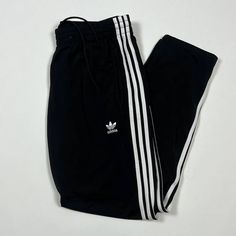 Adidas Pants Street Style, Adidas Sports Pants, Adidas Baggy Pants, Adidas Track Pants Outfit, Adidas Sport Pants, Black And White Sweatpants, Track Pants Outfit, Black Track Pants, Black Tracksuit