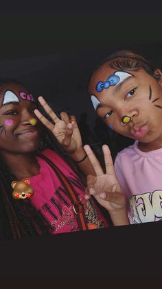 Game Day Glitter Face, Matching Face Paint Ideas, Cheer Face Paint Ideas, Paint Face Ideas, Matching Face Paint, Cute Face Paint Ideas, Hello Kitty Face Paint, Studs With Dreads, Diy Face Paint