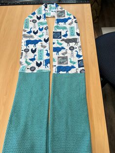 an oven mitt is sitting on top of a table with blue and white fabric