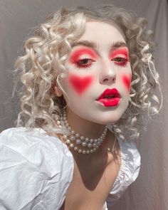 White Face Makeup Looks, Black White And Red Clown Makeup, Magician Makeup, Clown Tutorial, Chapel Roan, Halloweenský Makeup, The White Queen, Concert Makeup