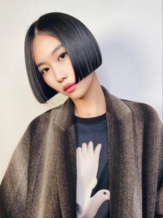 Micro Bob Haircut, Short Hairstyles For Thinning Hair, Really Short Bob, Short Hair Tutorials, Pixies Haircut, Hairstyles For Thinning Hair, Short Bob Straight, Classic Bob Haircut