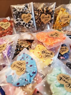 Random assorted thank you scrunchies! Great for gifts! Scrunchie Box Packaging, Scrunchies Packaging Ideas, Market Day Ideas, Random Prints, Homemade Business, Diy Gifts To Sell, Making Money Teens, Diy Hair Scrunchies, Polka Dot Bags