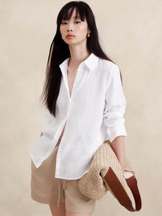 The Perfect Linen Shirt | Banana Republic Black Linen Shirt Outfit Women, White Linen Shirt Outfit, Linen Shirt Outfit Women, Linen Shirt Outfit, Perfect White Shirt, White Linen Shirt, White Collared Shirt, Pretty Blouses, Luxury Linen