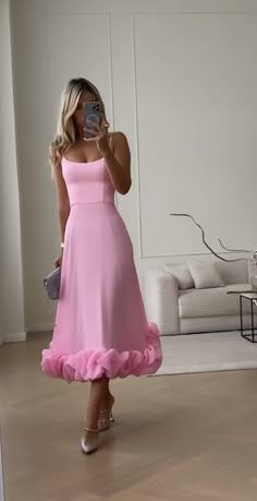 Fancy Pink Dress Aesthetic, Pink Aesthetic Dress Prom, Bridesmaid Dresses Aesthetic Pink, Long Fluffy Dress, Pink Classy Dress, White Dress Graduation Classy, Pink Flower Dress Aesthetic, Pink Ruffle Dress Aesthetic, Graduation Dress University