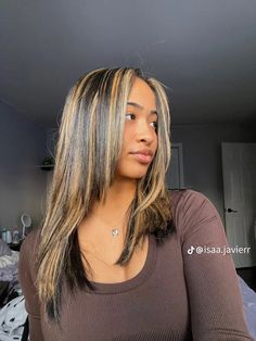 Brown And Blonde Highlights Black Women Real Hair, Middle Part Sew In Blonde Highlights, Brown And Blonde Highlights Black Women Natural Hair, Honey Blonde Brown Highlights, Blond Highlights On Brown Hair Black Women, Natural Hair Dye For Black Hair, Dark Blonde Hair On Black Women, Black Hair Brown Highlights Black Women, Chunky Highlights Black Women