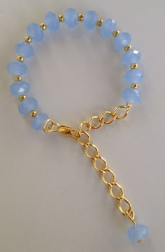 Blue Crystal Bracelet Beads, Bead And Chain Bracelet, Crystal Beaded Bracelets Diy, Crystal Beads Bracelet Design, Diy Chain Bracelets, Chain Bracelet Ideas, Cristal Bracelet, Chain Bracelet Diy, Beaded Chain Bracelet