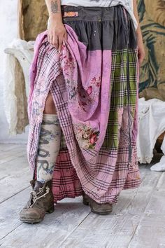 Scraps of eras, superimposed, create something whole - our Patchwork Friendship Skirt is a reminder to never waste a single moment. Shabby Chic Outfits, Refashion Jeans, Sewing Slippers, Magnolia Pearls, Tulle Crafts, Magnolia Pearl Clothing, Make Dress, Pearl Clothing, Moda Hippie