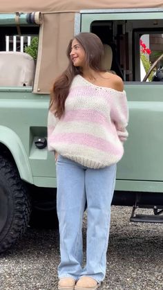 @demetradias on tiktok Aesthetic Outfit Ideas For Women, Baggy Knit Sweater Outfit, Demetra Fall Outfits, Demetra Body Type, Demetra Dias Aesthetic, Demetradias Aesthetic, Outfit Ideas Demetra, Demetradias Fall Outfits, Outfits Demetra