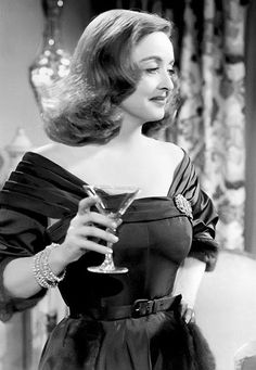 Bette Davis in All About Eve as Margo Channing. My absolute all time favourite fabulous! All About Eve, Hollywood Legends, Movie Stills