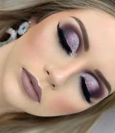 New Years Eve Makeup, Christmas Makeup Look, Purple Eyeshadow, Pictures Makeup, Christmas Makeup, Eye Makeup Art, Max Factor