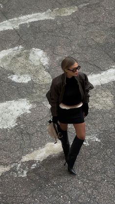 Leather skirt outfit mini skirt outfit Stockholm style fall outfit student college student blazer cool girl style guide sunglasses Chanel YSL muse Europe Travel Outfits, Instagram Paris, Travel Outfits, Create Outfits, 가을 패션, Outfit Inspo Fall, Bella Hadid, Fall Outfits Women, Fall Winter Outfits