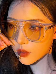 Vintage style sunglasses for women, square sunglasses accessories in large frame, in transparent yellow frame, retro style, for traveling Transparent Sunglasses, Fashionable Sunglasses, Yellow Sunglasses, Frame Square, Sunglasses Women Fashion, Yellow Sun, Oval Sunglasses, Eyewear Womens, Large Frames