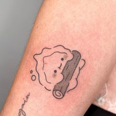 Calcifer Doodle, Calsipher Tattoo, Worm On A String Tattoo, Calcifer Drawing, Anime Style Tattoos, Calcifer Tattoo, Cute Logo Design, Tatuaje Studio Ghibli, Funny Tattoo