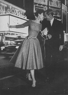 Couples Vintage, Vintage Fashion 1950s, Vintage Couples, Look Retro, Photography Vintage, Fashion 1950s, 1950s Style, Taffeta Dress, Retro Mode