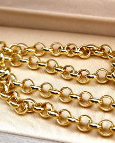 --- Crafted in GUARANTEED HIGH-QUALITY 18 Karat GOLD -- Pure Gold Material, Not Gold-Filled or Plated --- 𝘾𝙝𝙖𝙞𝙣 𝙊𝙥𝙩𝙞𝙤𝙣𝙨: At a 4 millimeter thickness this chain is available in 16 and 17.5 inches lengths. 16 inches - 4 millimeter - 5.10 grams 17.75 inches - 4 millimeter - 5.65 grams Closure: Lobster Claw (Strong and Durable) Style: Rolo Chain - Non-Diamond-cut - 18K Gold Please feel free to message me for any custom sizing request! 𝙋𝙧𝙤𝙙𝙪𝙘𝙩 𝘿𝙚𝙨𝙘𝙧𝙞𝙥𝙩𝙞𝙤𝙣: 18-Karat gold Rolo chain, handcrafted for luxurious style, exceptional quality, and timeless elegance. Perfect for everyday wear or special occasions, suitable for both men and women. A valuable gift idea for Christmas, anniversaries, birthdays, or any occasion that deserves a touch of elegance and sophistication Yellow Gold Metal Necklace With Rolo Chain, Luxury Yellow Gold Rolo Chain Bracelet, Hallmarked Yellow Gold Chain Link Jewelry, Yellow Gold Plated Rolo Chain Necklace, Classic Gold-plated Rolo Chain Necklace, Gold Chain For Women, Real Gold Chains, Chain For Women, Men Birthday