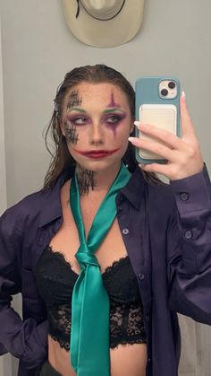 Halloween Joker Costume Inspo Joker Halloween Outfit Female, Joker Female Costume Halloween, Easy Joker Costume For Women, Uncommon Halloween Costumes For Women, Joker Easy Costume, Female Joker Costume Ideas, Feminine Joker Costume, Joke Costume Female, Last Minute Joker Costume