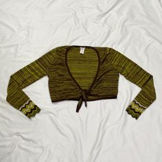 Vintage 1990s long sleeve boho crop top in knit green. Stretchy. In good vintage condition. Note: I try to match colors as much as possible to pictures but there is a possibility it won't be an exact match. Unless the color is completely incorrect I am unable to offer refunds for this reason. Size: large Brand is Studio Y Measurements (taken on garment laid flat): Armpit to armpit: 18" Waist: 31" Shoulder to shoulder: 13.5" Armpit to hem: 8" Length (top of neck to bottom hem): 15" Fabric: 98% acrylic, 1% spandex, 1% nylon Hippie Long Sleeve Crop Top For Spring, Green Long Sleeve Cropped Sweater Casual, Green Long Sleeve Cropped Casual Sweater, Casual Green Cropped Long Sleeve Sweater, Green Long Sleeve Crop Top For Fall, Green Long-sleeve Bohemian Cardigan, Trendy Green Crop Top For Fall, Green Long Sleeve Bohemian Cardigan, Green Bohemian Long Sleeve Cardigan