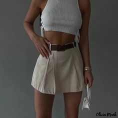 Olivia Mark - Monochrome Mini Shorts and Skirts - available in multiple color variations Ropa Upcycling, High Waisted Pleated Skirt, Skirts Midi High Waisted, Elegante Casual, Half Skirt, Colored Pants, Festival Looks, Pleated Mini Skirt, Outfit Casual