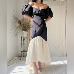 Description:Vintage Grossgrain And Tulle Dress - M Condition: Great!! Measurements: Bust: 34” Waist: 28” Hips: 39” Length: 56” Vintage Puff Sleeve Midi Dress For Party, Chic Vintage Midi Length Evening Dress, Vintage Spring Gala Dresses, Vintage White Evening Midi Dress, White Vintage Midi Dress For Evening, Tulle Dress, Vintage Black, Vintage Dresses, Vintage Ladies