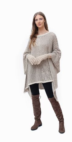 Looking for a gift that will make you feel special? For that good friend or someone special Beautifully woven, incredibly soft, with a silky-smooth texture. Our warm alpaca wool capes are sure to chase the winter blahs away, and they are available in different colors! Handmade in Perú with 90% baby alpaca & 10% nylon; baby alpaca is one of the finest luxury fibers in the world. You won’t just wear a fashionable piece, but also some of Peru’s treasures and mysteries, reserved for Inca royalty. Al Alpaca Poncho, Ladies Poncho, Knit Poncho, Wool Cape, Poncho Cape, Knitted Poncho, Baby Alpaca, Different Outfits, Alpaca Wool