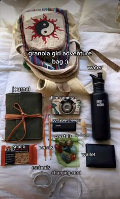 Whats In My Hiking Bag, What I Pack In My Bag, Adventure Bag Aesthetic, Adventure Bag Essentials, School Bag Essentials For Teens, Bag Essentials School, Backpack Tour, Everyday Bag Essentials