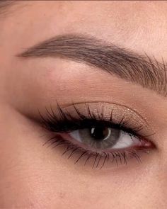 Neutral Eye Makeup Looks, Brown Blended Eyeliner, Cute Natural Eyeshadow Looks, Makeup For Hazel Eyes And Black Hair, Eye Art Makeup Ideas, Soft Brown Eye Makeup Natural Looks, Makeup Ideas Brown Eyeshadow, Pretty Eyeshadow Looks For Blue Eyes, Brown Eyeshadow Wing