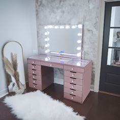 Beyonce “Pink Panther” * Hollywood Makeup Vanity Station Rose Gold finsh - CrownVanity – Crown Vanity Fancy Vanity, Rose Gold Bedroom Ideas, Vanity Set Up, Rose Gold Bedroom, Hollywood Vanity Mirror, Hollywood Makeup, Makeup Station, Makeup Table Vanity, Pink Panthers