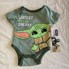 Star Wars Mandalorian Baby Yoda Onsie “Cutest In The Galaxy” New See Pictures Star Wars Green, Star Wars Onesie, Galaxy Colors, Star Wars Mandalorian, Baby Shower Crafts, Star Wars Kids, Baby Themes, Baby Boy Romper