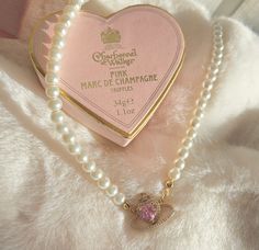 Princess Aesthetic Items, Princess Clothing, Necklaces Pink, Princess Accessories Aesthetic, It Girl Accessories, Super Feminine Aesthetic, Necklace Gift Aesthetic, Glam Accessories, Gifts Pink