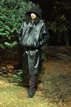 Raf Simons Fall 2002 Menswear Fashion Show | Vogue Sci Fi Clothing, Colored Weave, Military Aesthetic, Virginia Creeper, Runway Shoes, Runway Makeup, Menswear Fashion Show, Fashion Inspiration Design