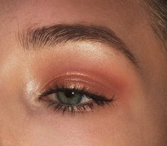 Orange Shimmer Eyeshadow, Subtle Orange Eyeshadow, Subtle Orange Eye Makeup, Subtle Red Eyeshadow, Copper Makeup Look Brown Eyes, Prom Makeup For Yellow Dress, Copper Wedding Makeup, Golden Hour Makeup Looks, Subtle Red Makeup