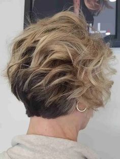 Short Wavy Hair Styles Pixy Cut, Short Hair Formal, Bobs For Women, Short Layer, Shaggy Bob Haircut, Graduated Bob Haircuts, Hair Formal, Layered Bob Haircuts, Face Framing Bangs