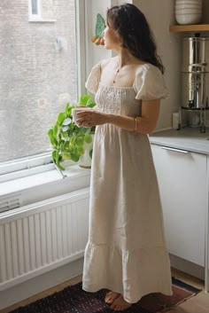 Style // That perfect neutral for any occasion, Moon is our perfect creamy off white linen dress The Soller Dress is a feminine, flirty and fun dress for any occasion. A midi to long dress with a tiered skirt, the square neckline and puffed sleeves make it a dreamy addition to any wardrobe. It features and elastic bodice and tie detailing on the back to ensure the best possible fit. The dress has some structure while leaving plenty of room for comfort and ease, for an effortless approach to dres Dresses In Closet, Sundress With Sleeves, Cottagecore Dresses Aesthetic, Feminine Outfit Ideas, Not Perfect Linen, Dress For Date, Linen Style Fashion, Cottage Dress, Home Dress Women